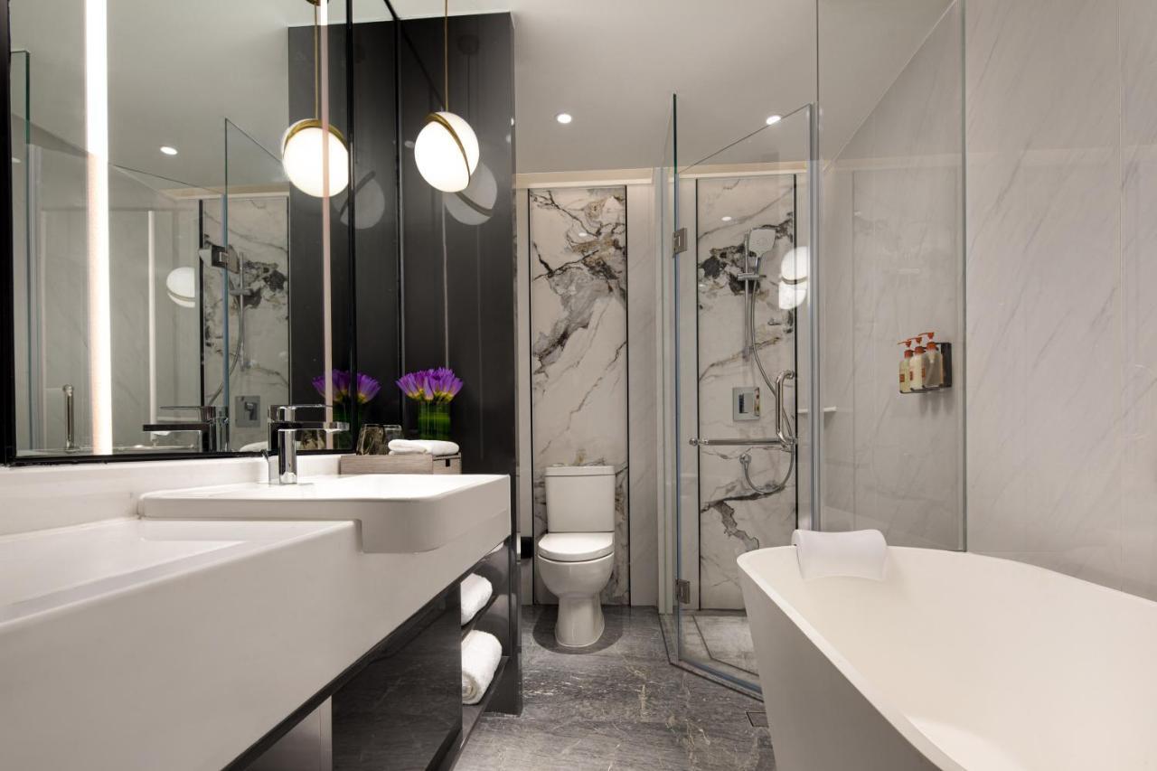 Crowne Plaza Shanghai Nanjing Road By Ihg Exterior foto Bathroom