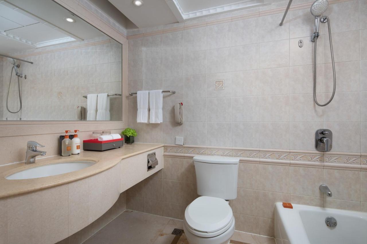 Crowne Plaza Shanghai Nanjing Road By Ihg Exterior foto Bathroom